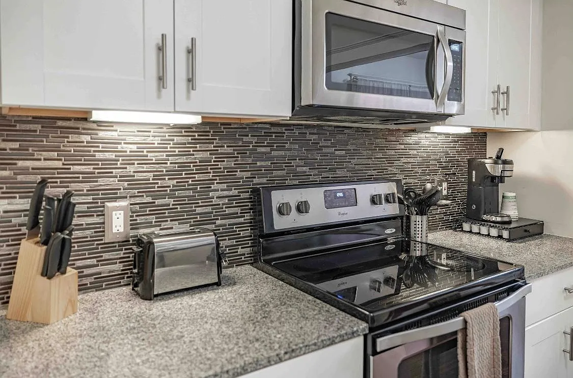 6136 Delmar Blvd — Photo 3