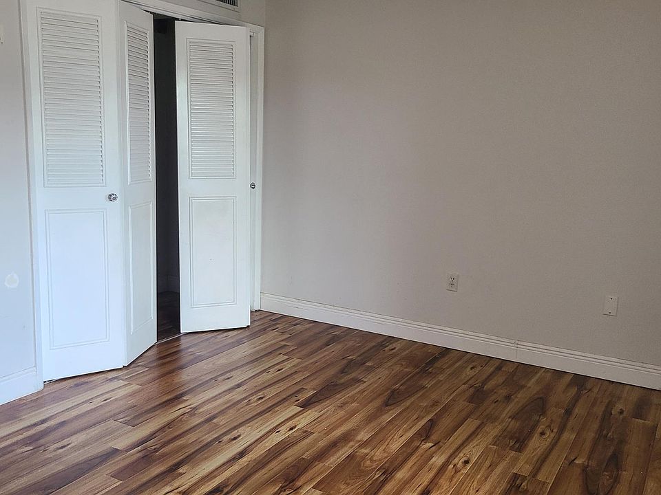 1st image of 20330 NE 2nd Ave APT 2