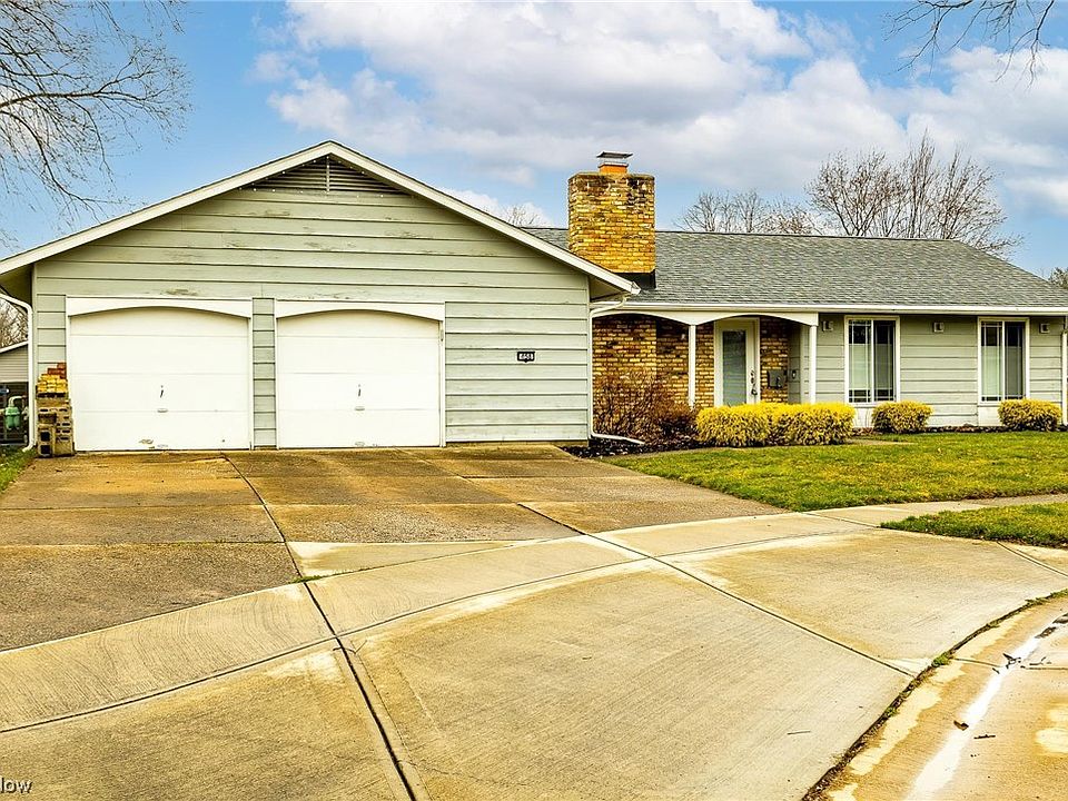 1st image of 458 Waterbury Cir