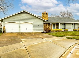 458 Waterbury Cir, Berea, OH 44017
