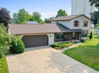 1556 Carole Ln, Green Bay, WI 54313