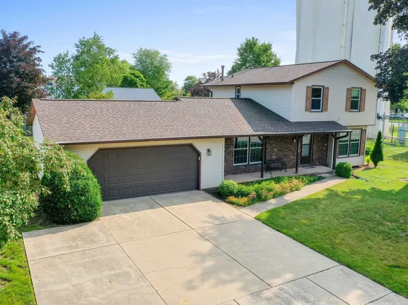 1556 Carole Ln, Green Bay, WI 54313