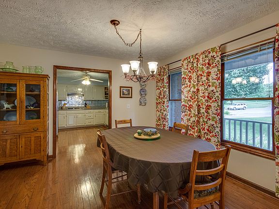 4th image of 409 Plaza Dr
