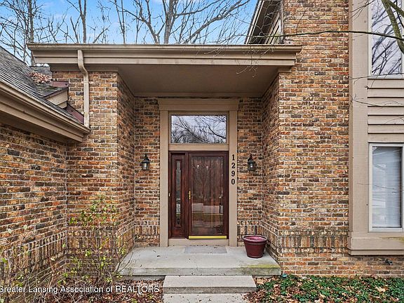 3rd image of 1290 Shortwood Cir