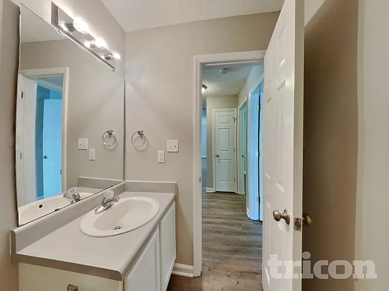 2112 McKinnon Dr — Photo 17