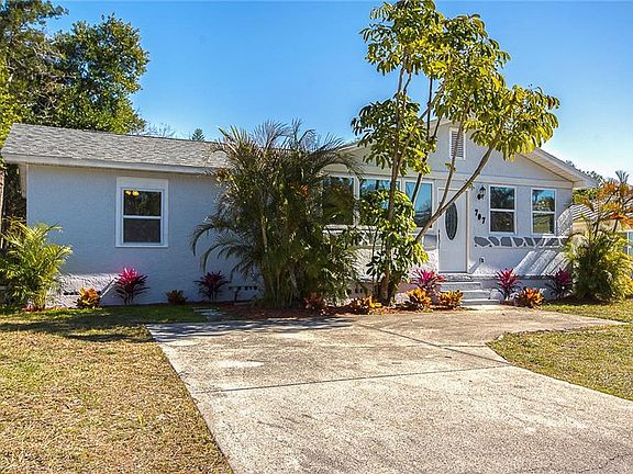 2nd image of 707 S Lake Dr