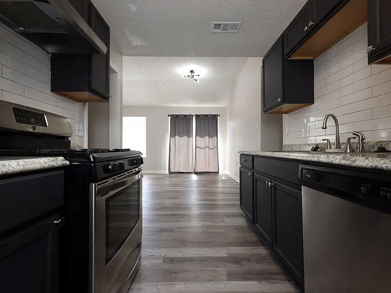 14115 Clear Forest Dr — Photo 3