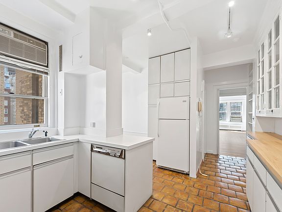 4th image of 125 E 63rd St APT 9B
