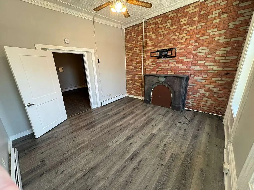 Building Photo - 404 1st St #1