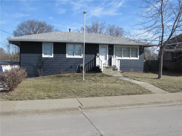 213 E Pleasant St, Knoxville, IA 50138