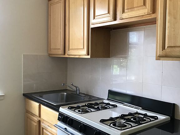4th image of 13827 78th Ave APT E