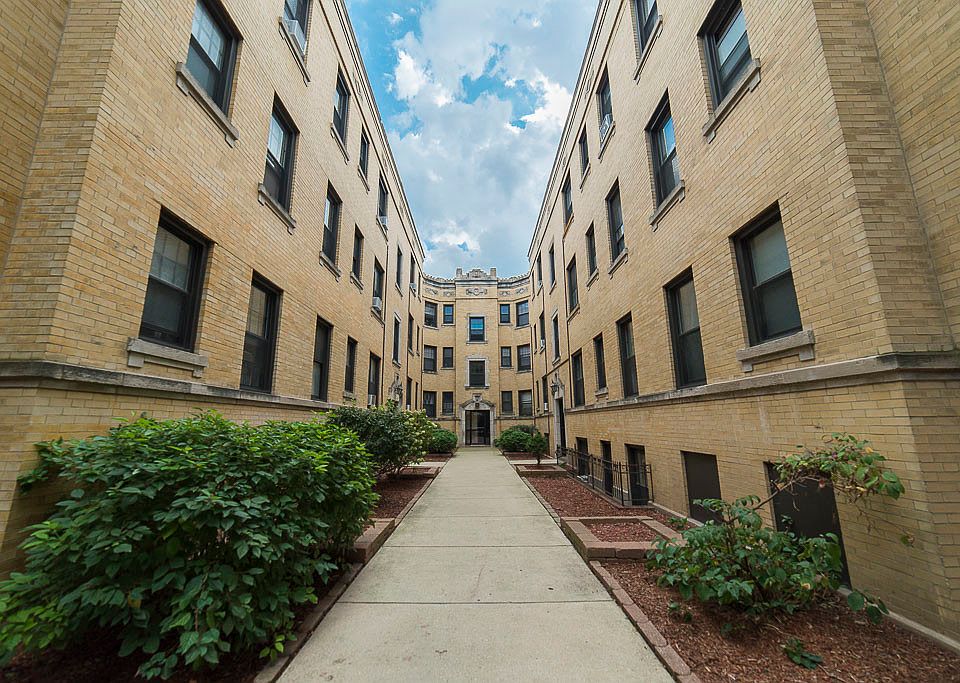 1st image of 431 W Belden Ave #402C