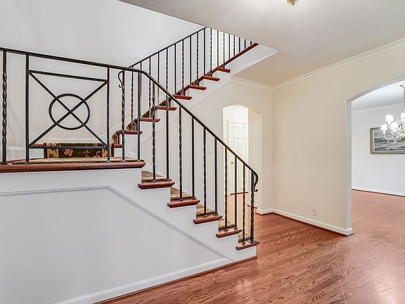 4th image of 629 SE Saint Andrews Dr