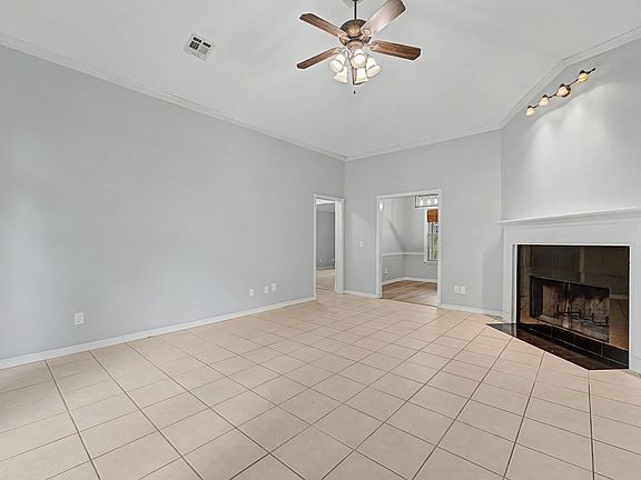 5th image of 220 Bluff Dr
