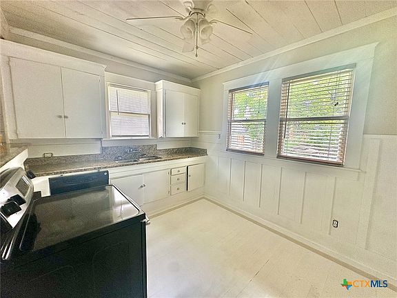 4th image of 404 E Live Oak St