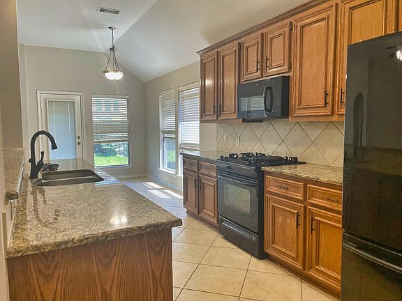 3rd image of 25623 Oakstone Park Dr