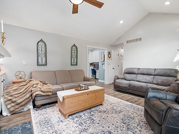 5th image of 4044 Hillside Dr
