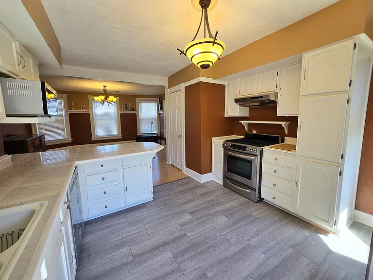 7008 W North Ave — Photo 11