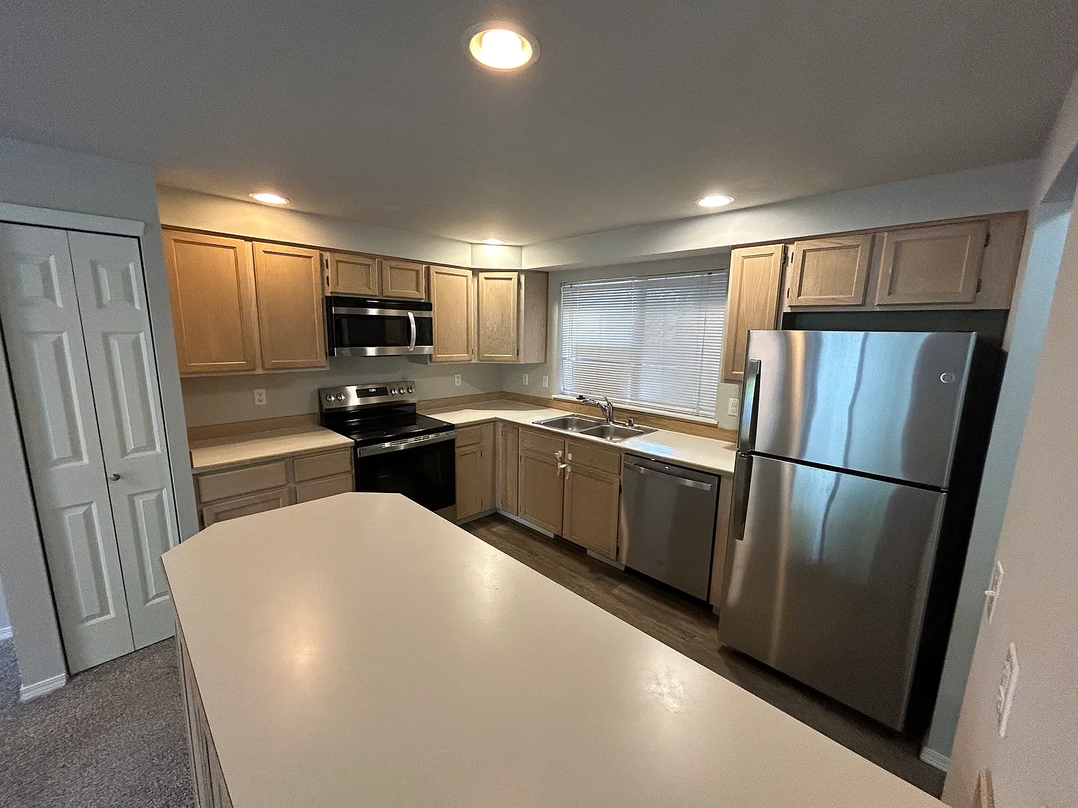 3 bed, 2.5 bath, 1400 sqft, $2,495 — Photo 2