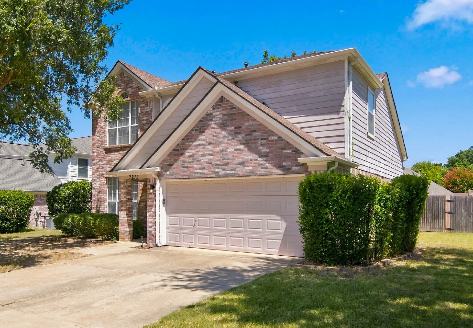 3 bed, 2.0 bath, 1949 sqft, $2,350 — Photo 3