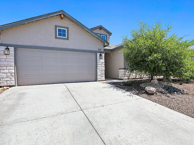 501 Montecito Dr — Photo 2