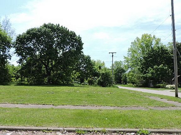 3rd image of 429 Crandall Ave