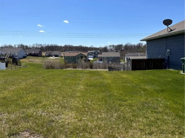 5371 Destiny Dr, Pleasant Hill, IA 50327