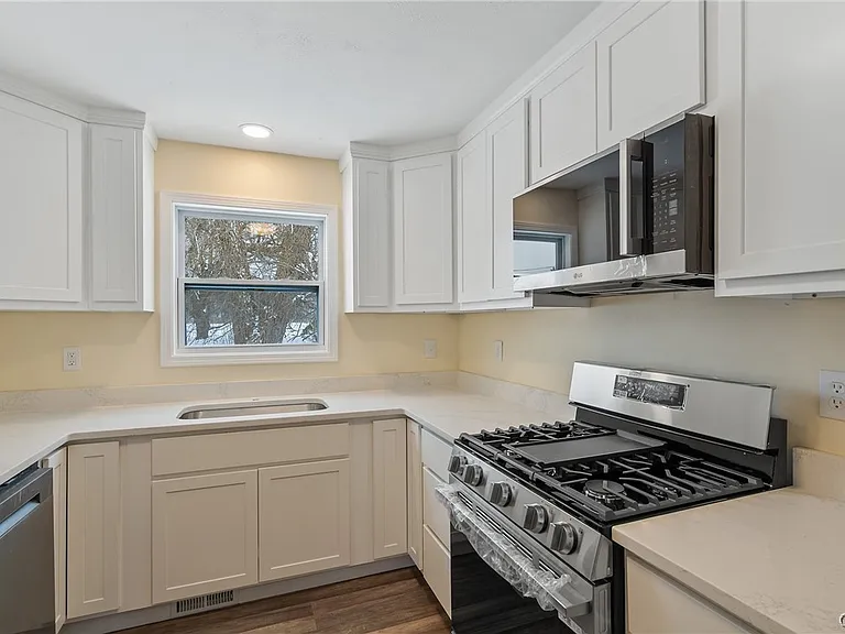 429 Beechwood Ave — Photo 5