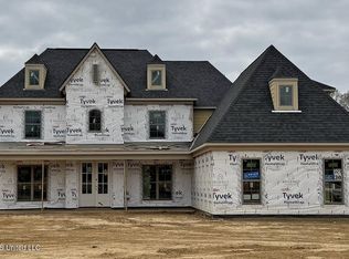 321 Cedar Crest Cv, Byhalia, MS 38611