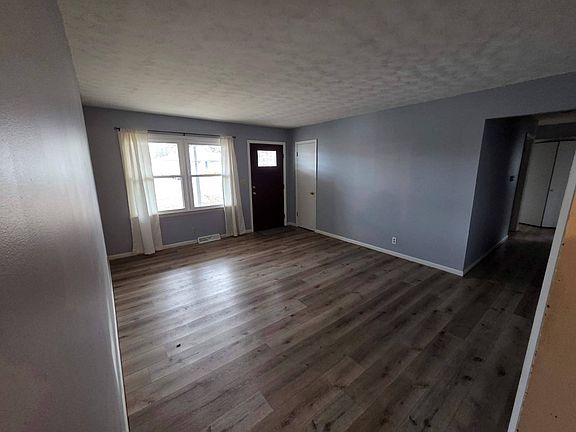 4th image of 604 W Rustic St