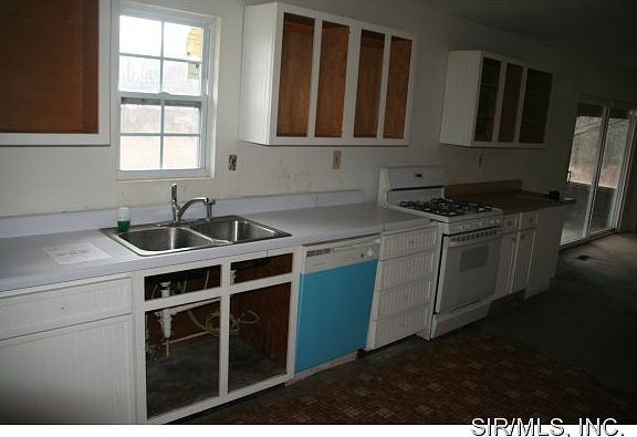 4th image of 44 Silver Creek Ave