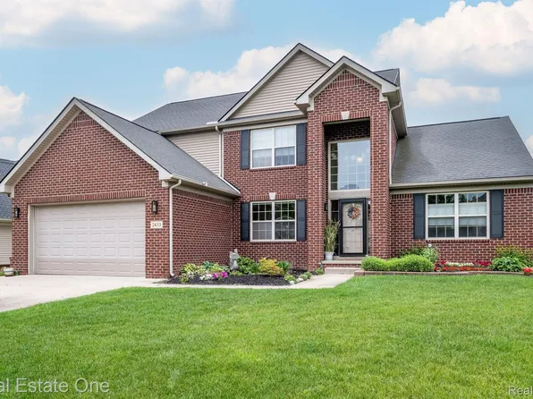 2433 Yasmin Dr, Commerce Township, MI 48382