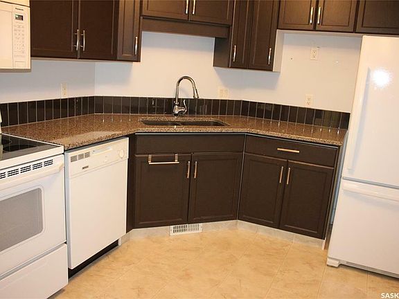 5th image of 28 Kleisinger Cres #404