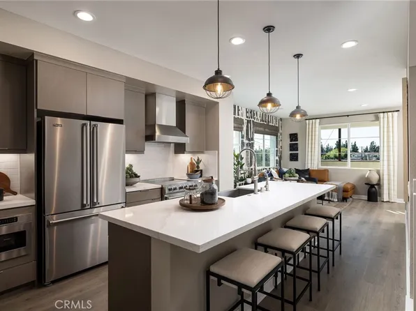 166 E Whittier Blvd, La Habra, CA 90631