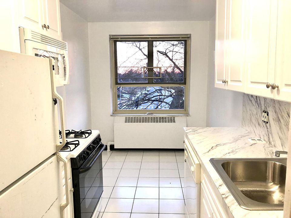 2nd image of 69-02B 186th St Floor 3
