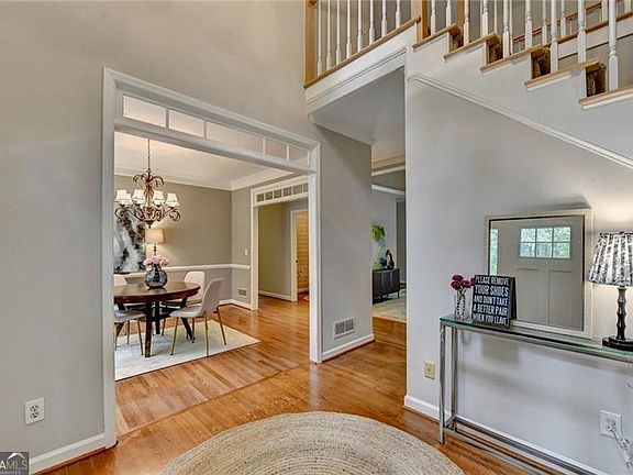 3rd image of 6480 White Oak Dr