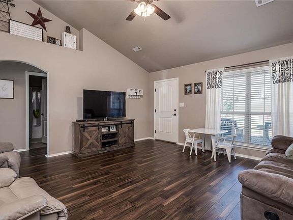 5th image of 1000 Shanna Dr
