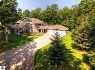 304 N Hoeft Rd, Lake Leelanau, MI 49653
