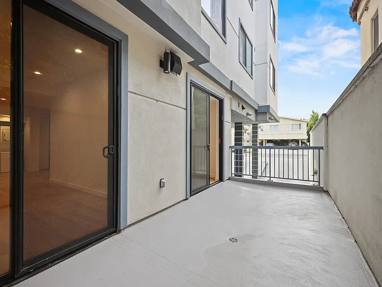858 S Bedford St #100A — Photo 11