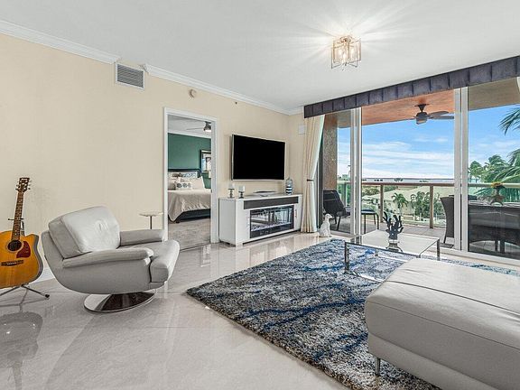 5th image of 2650 Lake Shore Drive #302