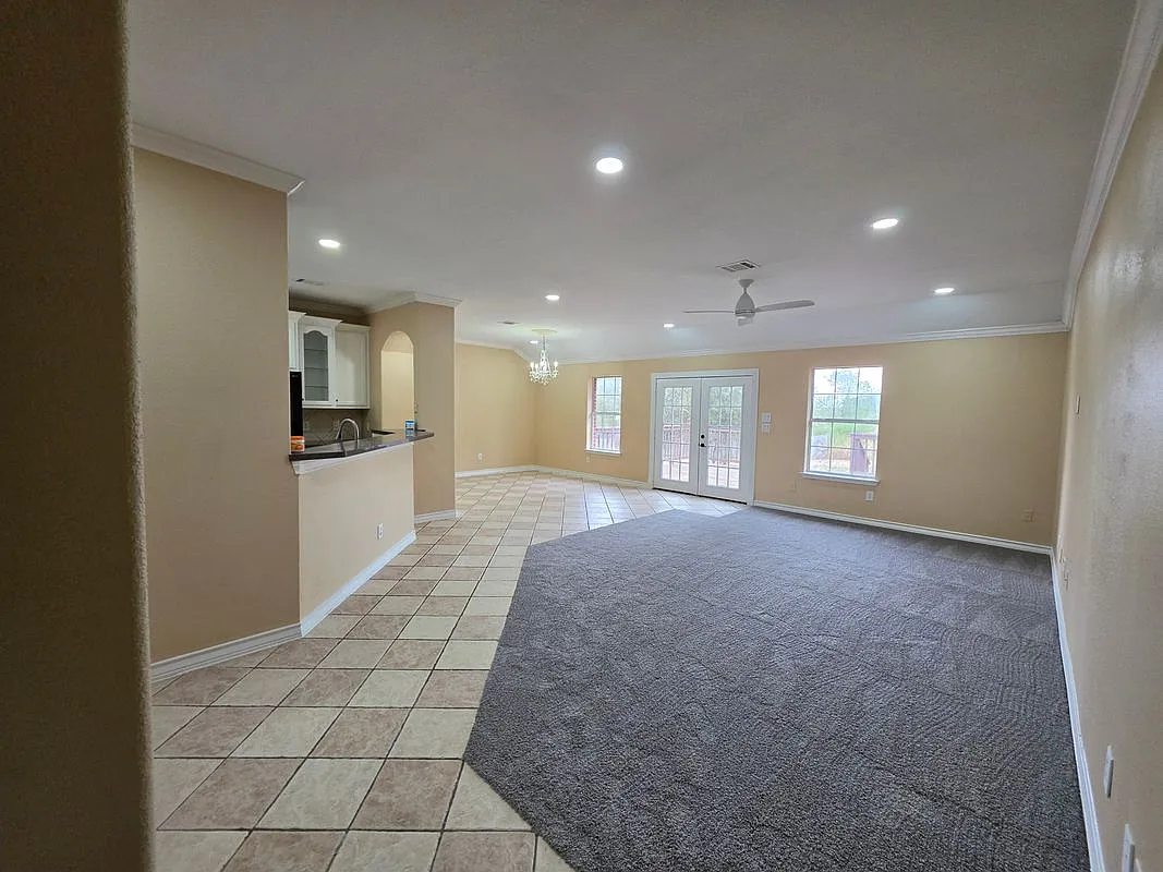 3 bed, 2.0 bath, 2365 sqft, $2,500 — Photo 4
