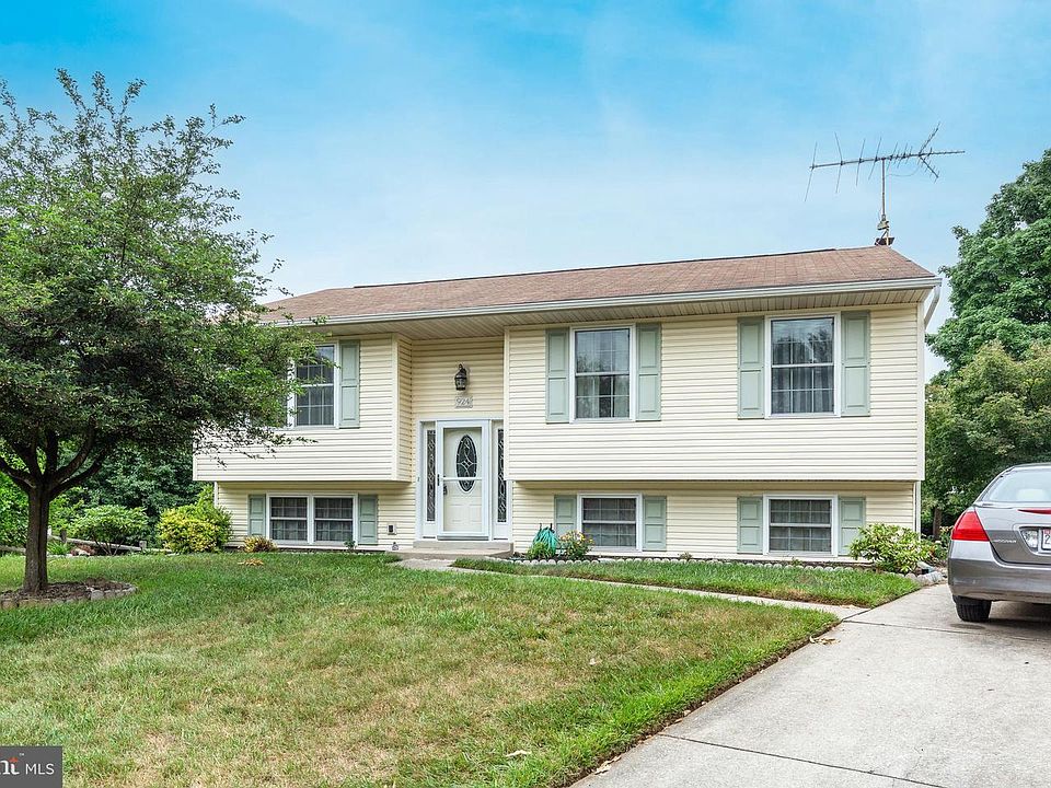 1st image of 924 Ruby Ct