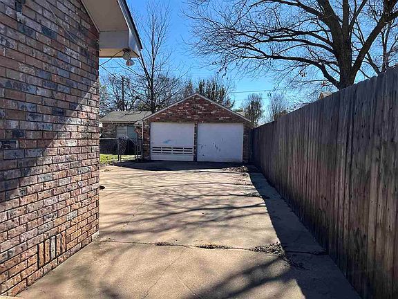 3rd image of 1819 Dayton Ave