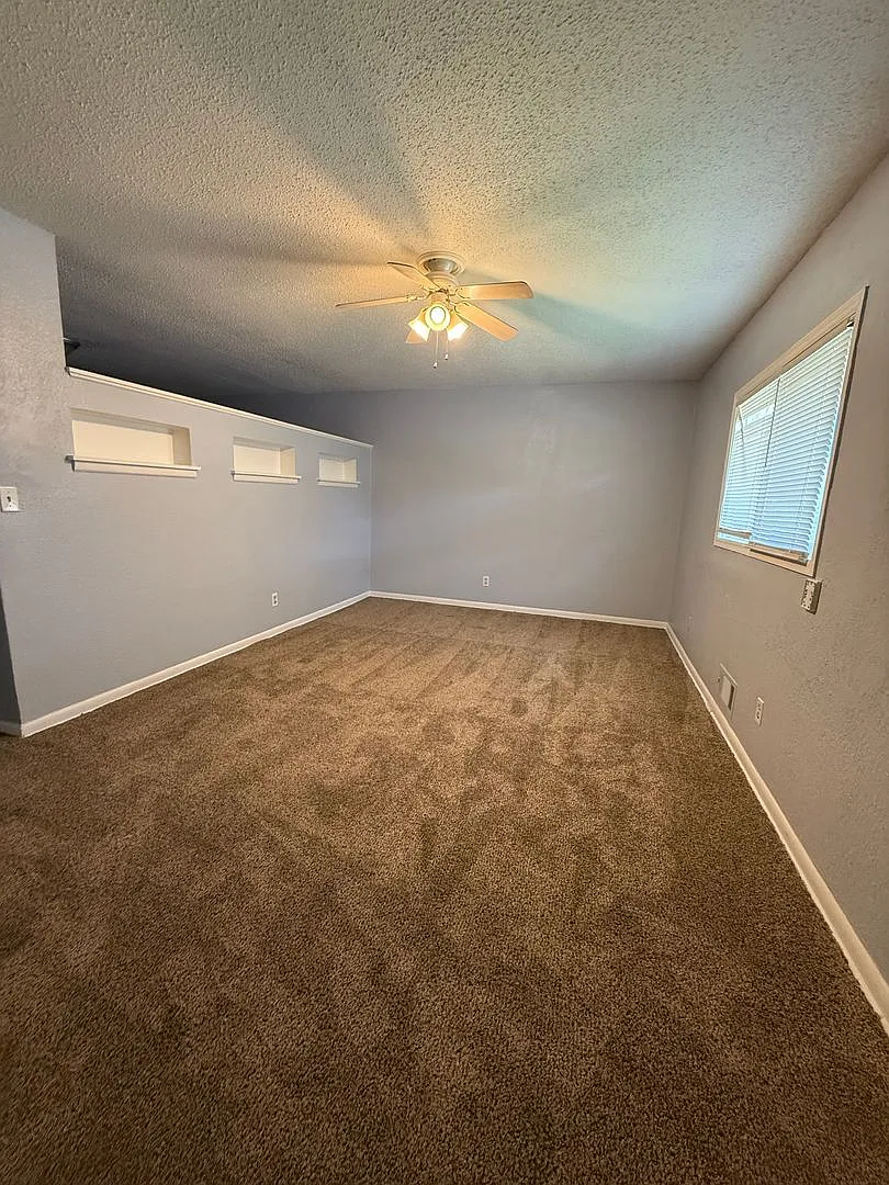 Charming 2 Bedroom Brick Duplex- Pet Friendly! — Photo 2