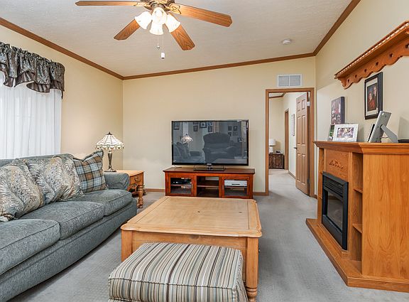 3rd image of 662 Bluebird Cir