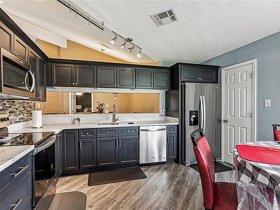 5th image of 2633 Lexington Dr