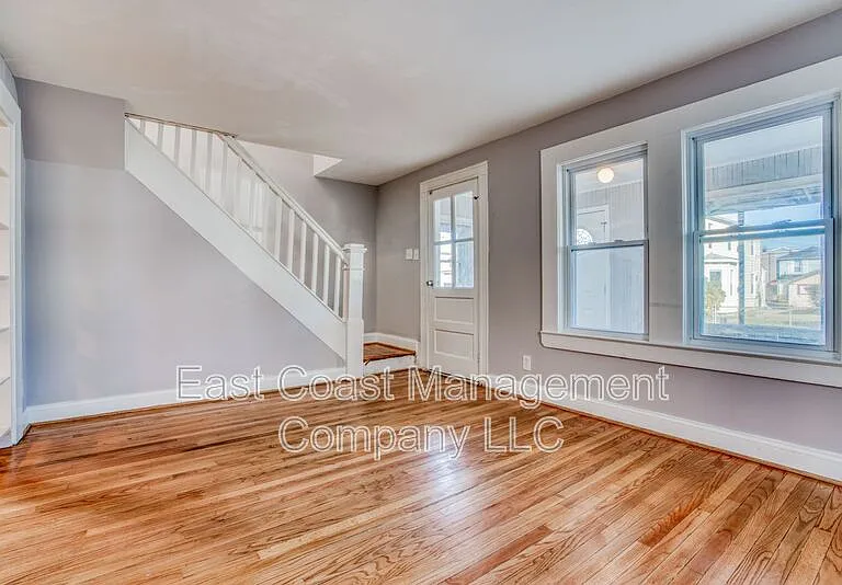 214 Center St — Photo 15