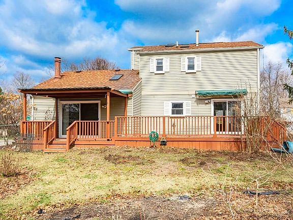 5th image of 8034 Lake Crest Dr