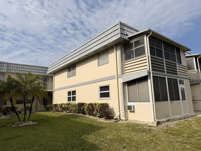419 Brittany Dr — Photo 11