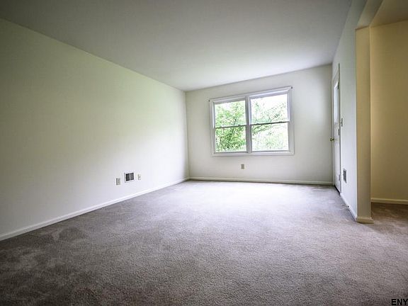 3rd image of 26 Marsdale Ct